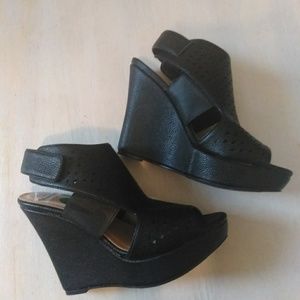 NWT Dollhouse Wedge Heels Size 7-1/2